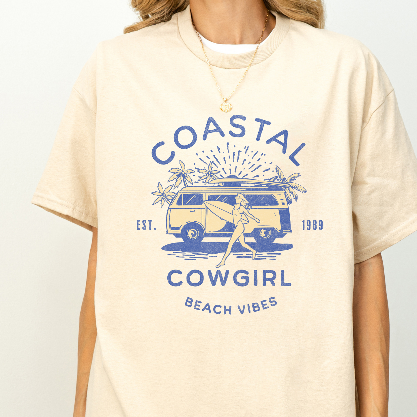 Sandfarget Coastal Surfer Cowgirl T-skjorte