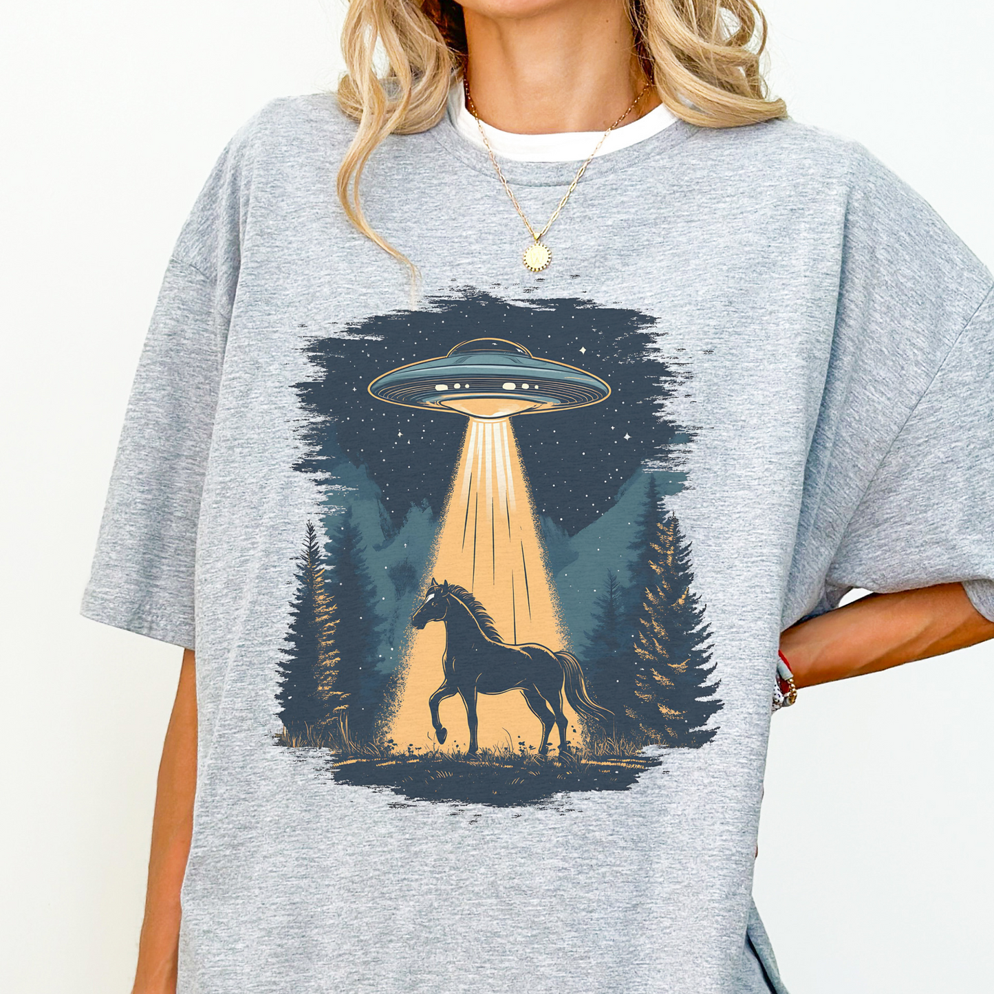 Grå UFO-hest t-skjorte. T-skjorte med hestemotiv, hestet-skjorte, westerninspirert, western t-skjorte