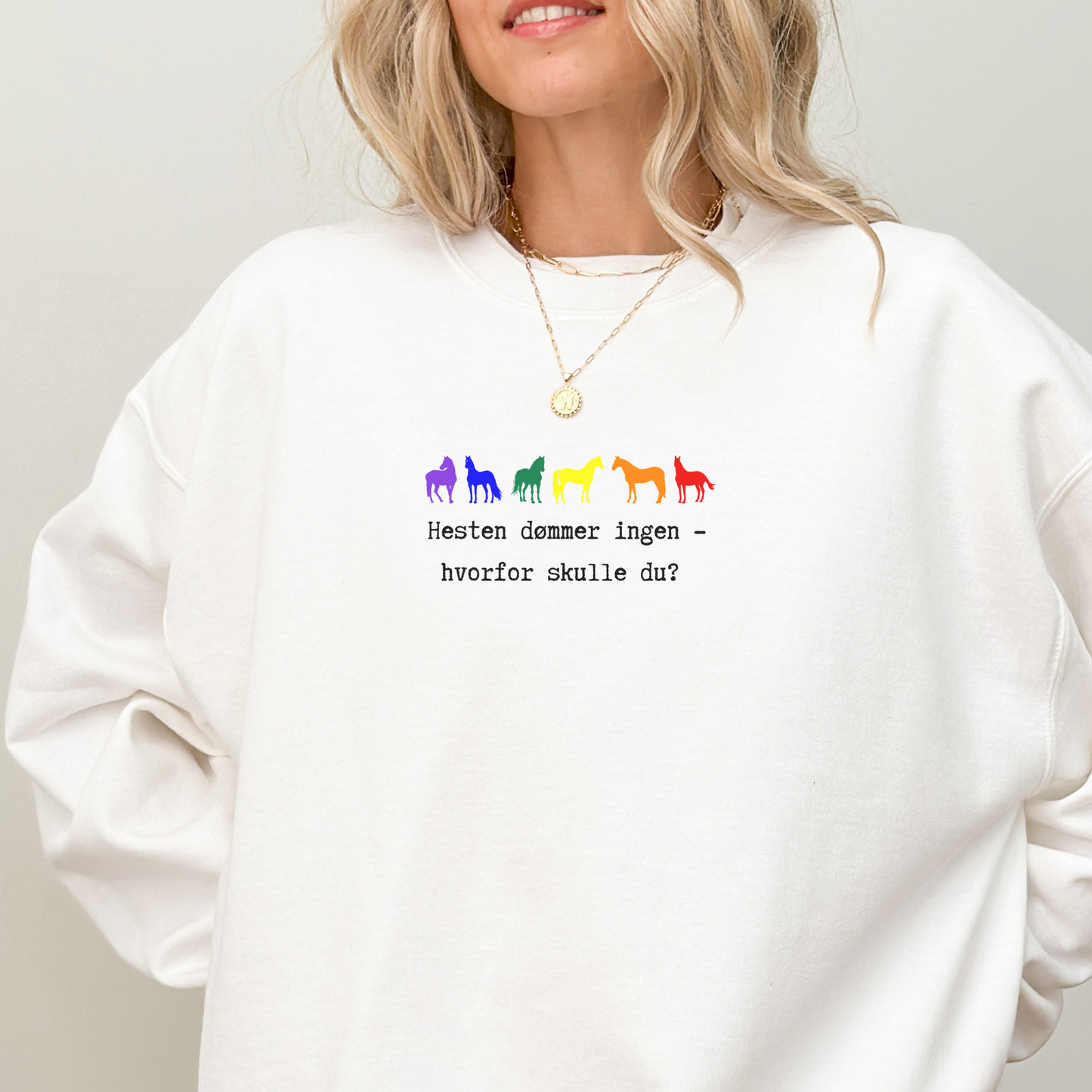 Hestegenser | Hesten dømmer ingen| Unisex