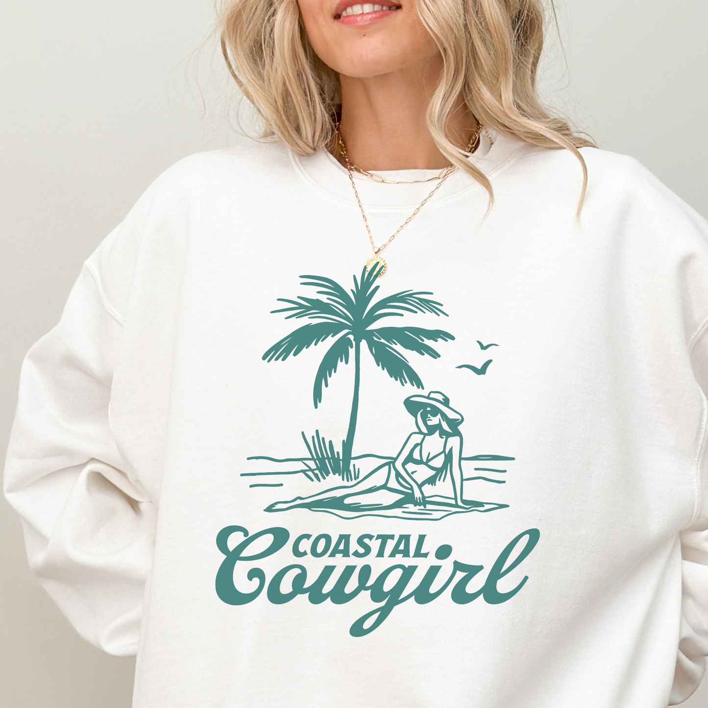 Hvit hestegenser, western inspirert og sommerlig coastal cowgirl motiv