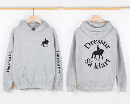 Dressur så klart | Personlig hettegenser hest | Unisex