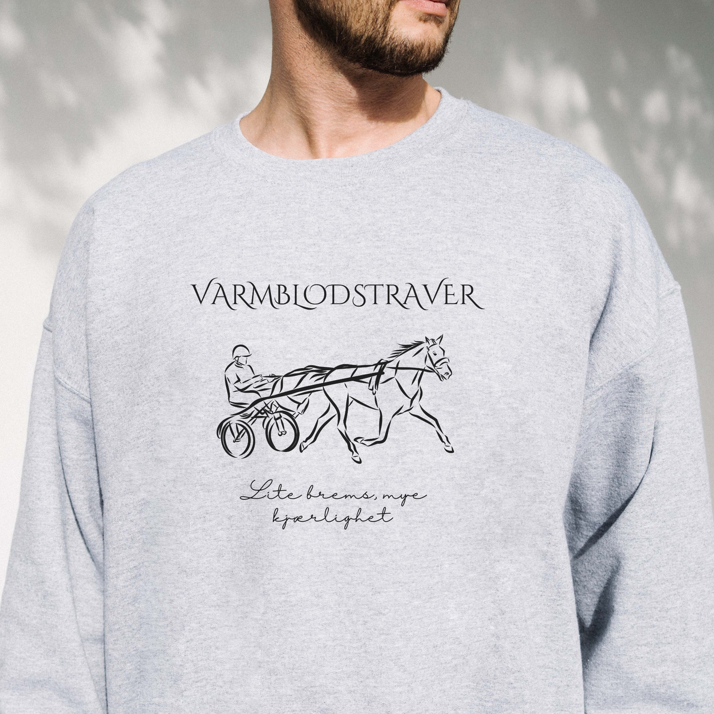 Hestegenser | Varmblodstraver - Lite brems, mye kjærlighet | Unisex