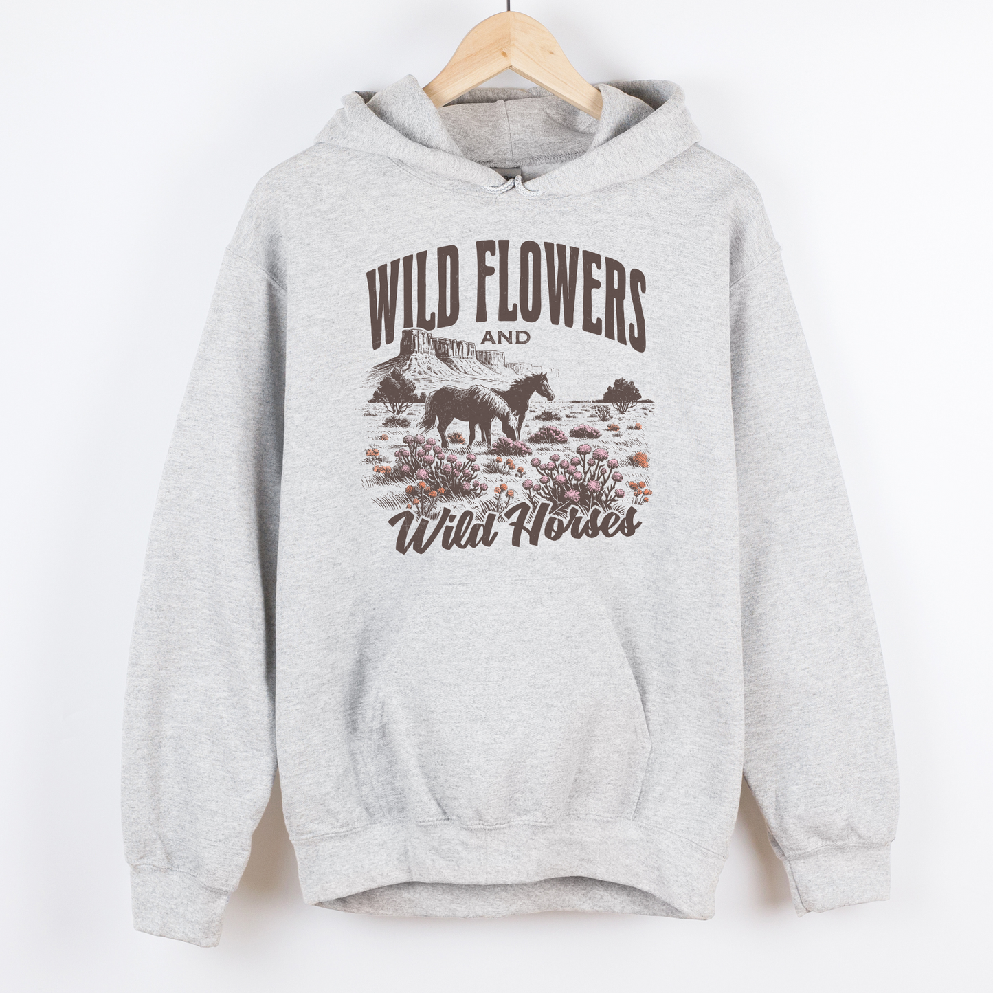 Hettegenser, hest | Wild flowers and wild horses | Unisex