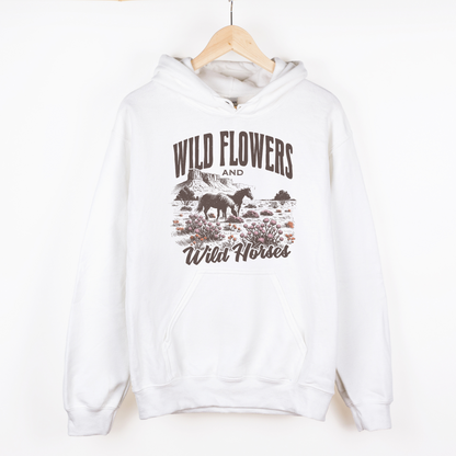 Hettegenser, hest | Wild flowers and wild horses | Unisex