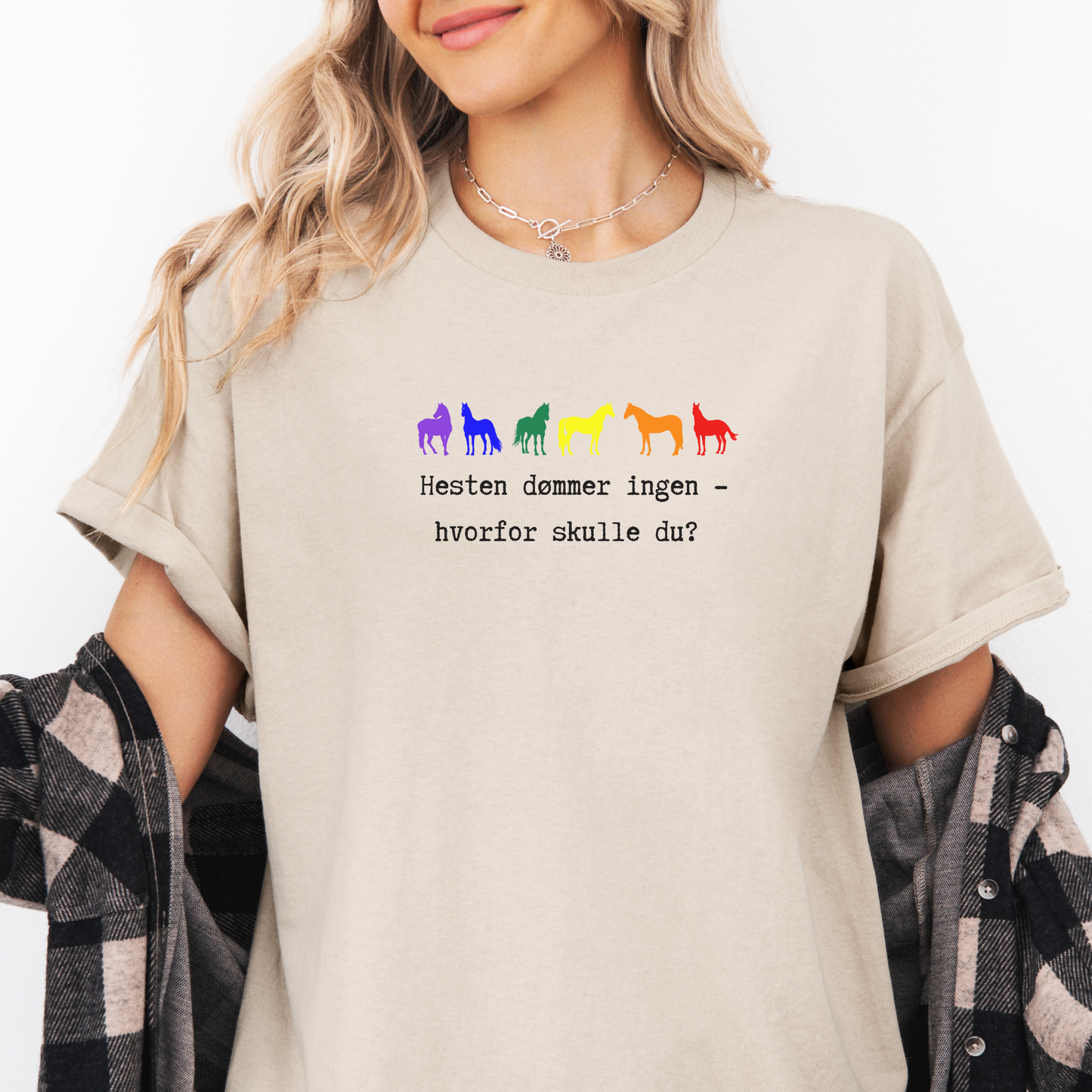 T-skjorte, hest | Hesten dømmer ingen | Unisex
