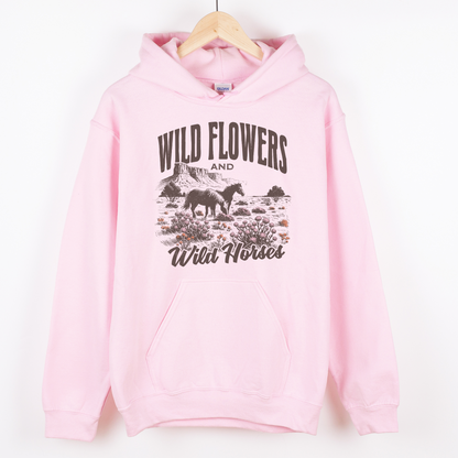 Hettegenser, hest | Wild flowers and wild horses | Unisex
